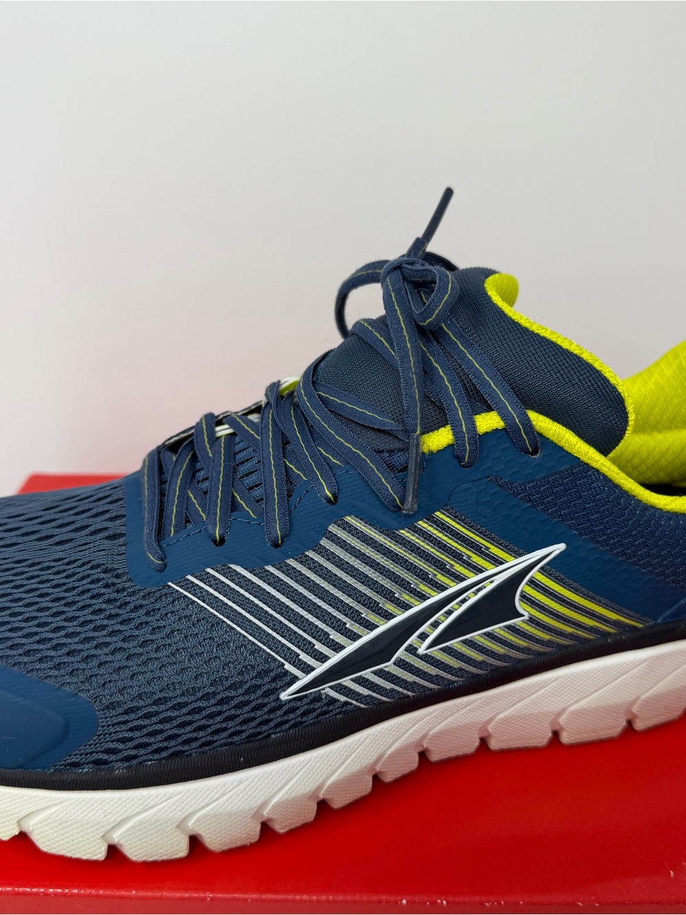 AlTRA PROVISION 4 RUNNING SHOES MEN'S 9.5 BLUE/LIME (NEW in BOX)